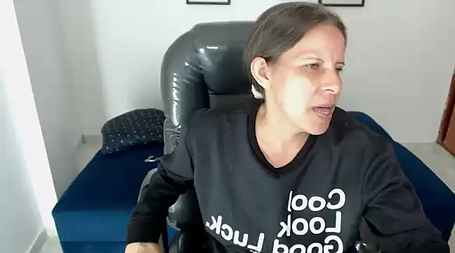 Snapshot of Milf_karlye chatting on 12.17.24 Milf karlye online show from 12.17.24
