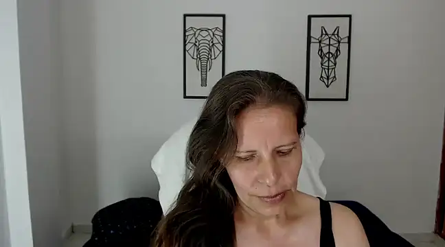 Snapshot of Milf_karlye chatting on 12.17.24 Milf karlye online show from 12.17.24