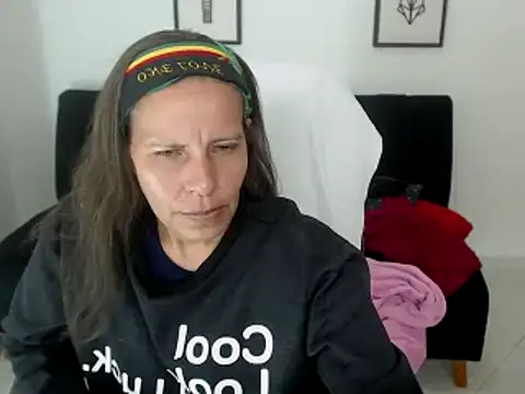 Snapshot of Milf_karlye chatting on 02.01.25 Milf karlye online show from 02.01.25