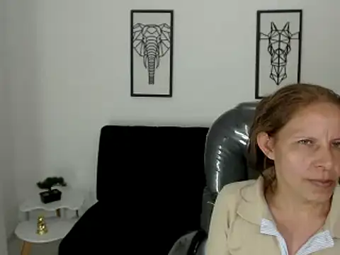 Snapshot of Milf_karlye chatting on 02.11.25 Milf karlye online show from 02.11.25