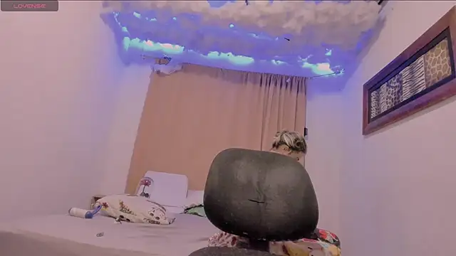 Snapshot of Lauu_G chatting on 01.10.25 Lauu G online show from 01.10.25