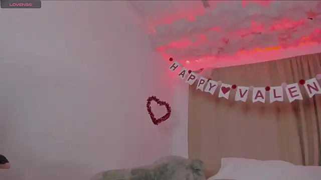 Snapshot of Lauu_G chatting on 02.07.25 Lauu G online show from 02.07.25