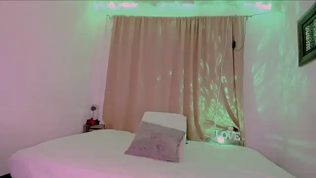 Snapshot of Lauu_G chatting on 03.18.25 Lauu G online show from 03.18.25