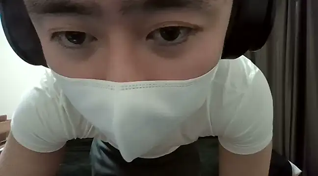 Snapshot of YU-KI00 chatting on 03.18.25 YU-KI00 online show from 03.18.25