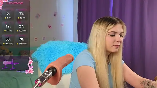 Snapshot of Kate_Legend chatting on 10.18.25 Kate Legend online show from 10.18.25