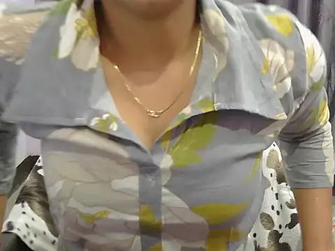 Snapshot of cutie-taara chatting on 03.03.25 cutie-taara online show from 03.03.25