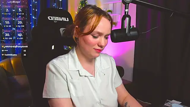 Snapshot of Kari_Lunna chatting on 12.20.24 Kari Lunna online show from 12.20.24