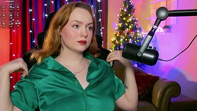 Snapshot of Kari_Lunna chatting on 12.21.24 Kari Lunna online show from 12.21.24
