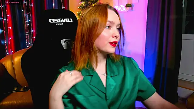 Snapshot of Kari_Lunna chatting on 12.24.24 Kari Lunna online show from 12.24.24