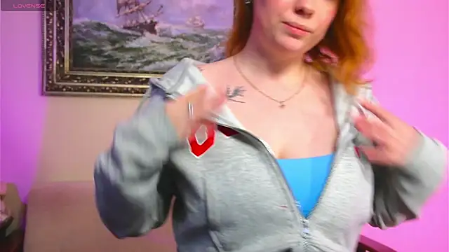 Snapshot of Kari_Lunna chatting on 12.28.24 Kari Lunna online show from 12.28.24