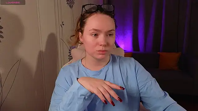 Snapshot of Kari_Lunna chatting on 10.19.25 Kari Lunna online show from 10.19.25