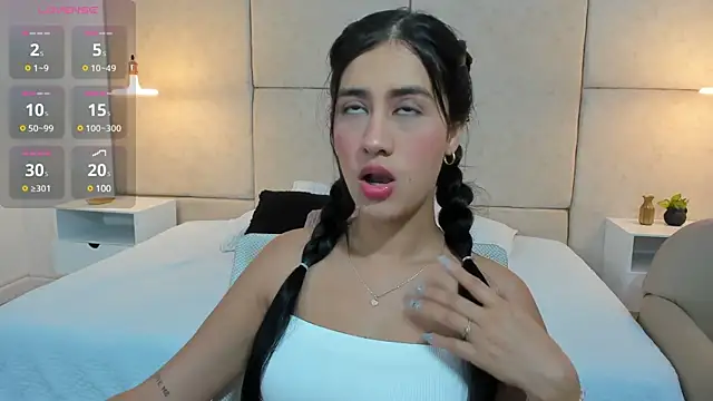 Snapshot of Amiirra_ chatting on 12.23.24 Amiirra online show from 12.23.24
