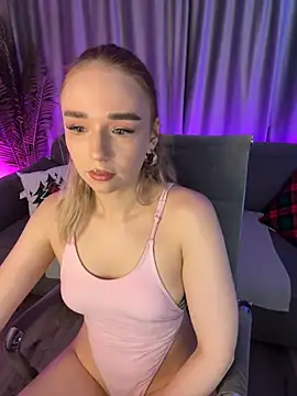 Snapshot of Eva_Millss chatting on 12.16.24 Eva Millss online show from 12.16.24