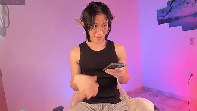 Snapshot of odelei chatting on 02.16.25 odelei online show from 02.16.25