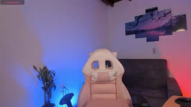 Snapshot of odelei chatting on 03.21.25 odelei online show from 03.21.25