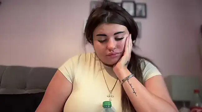 Snapshot of curvybabesx1 chatting on 03.10.25 curvybabesx1 online show from 03.10.25