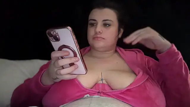 Snapshot of curvybabesx1 chatting on 10.19.25 curvybabesx1 online show from 10.19.25