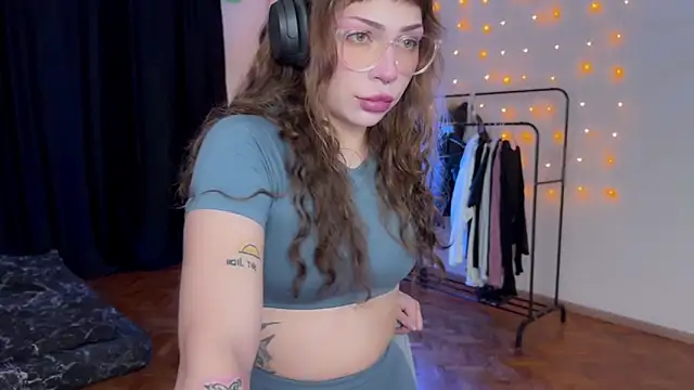 Snapshot of PaulaPratt chatting on 12.08.24 PaulaPratt online show from 12.08.24