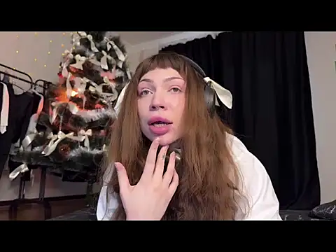 Snapshot of PaulaPratt chatting on 12.20.24 PaulaPratt online show from 12.20.24