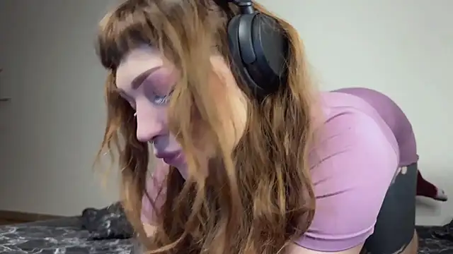 Snapshot of PaulaPratt chatting on 01.08.25 PaulaPratt online show from 01.08.25