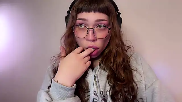 Snapshot of PaulaPratt chatting on 01.12.25 PaulaPratt online show from 01.12.25