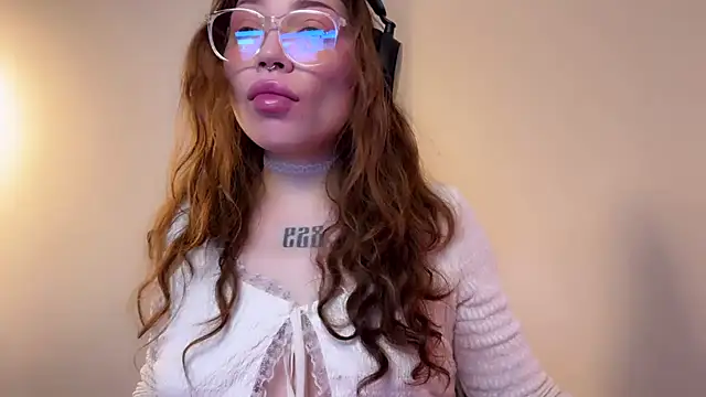 Snapshot of PaulaPratt chatting on 01.14.25 PaulaPratt online show from 01.14.25