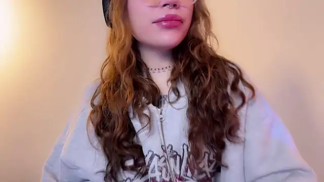 Snapshot of PaulaPratt chatting on 01.15.25 PaulaPratt online show from 01.15.25