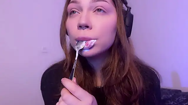 Snapshot of PaulaPratt chatting on 01.27.25 PaulaPratt online show from 01.27.25