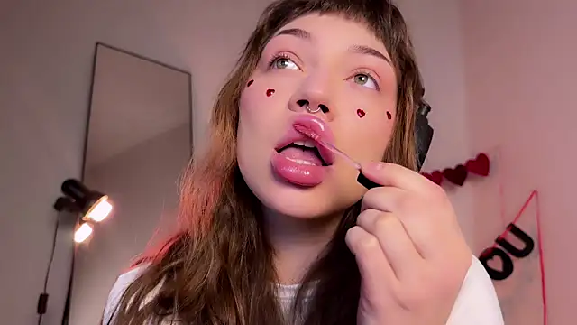 Snapshot of PaulaPratt chatting on 02.15.25 PaulaPratt online show from 02.15.25