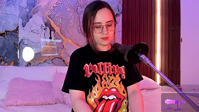 centaurigirl online show from 10.22.25