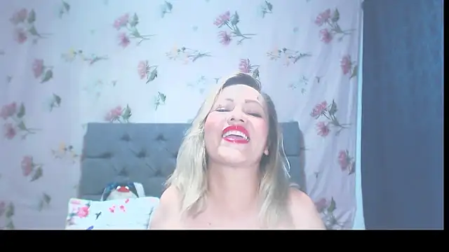 Snapshot of Paris_Squirt_ chatting on 09.27.25 Paris Squirt  online show from 09.27.25