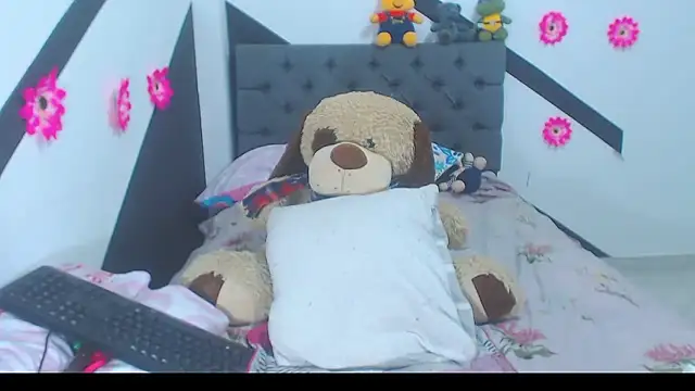 Snapshot of Paris_Squirt_ chatting on 10.16.25 Paris Squirt  online show from 10.16.25