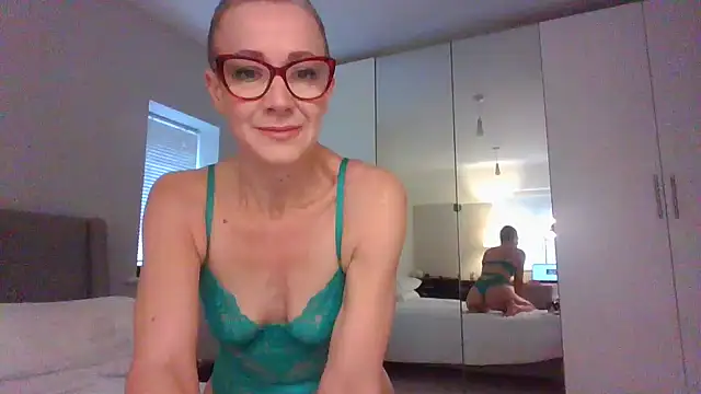 Snapshot of ELEGANT-ARIA36 chatting on 12.18.24 ELEGANT-ARIA36 online show from 12.18.24