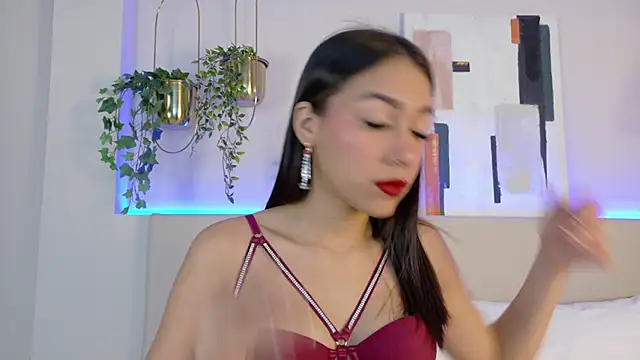 Snapshot of MiaOconner chatting on 12.17.24 MiaOconner online show from 12.17.24