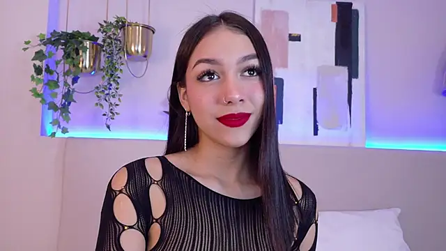 Snapshot of MiaOconner chatting on 12.20.24 MiaOconner online show from 12.20.24