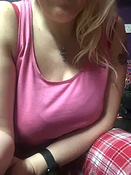 Snapshot of sexylady1983 chatting on 03.02.25 sexylady1983 online show from 03.02.25