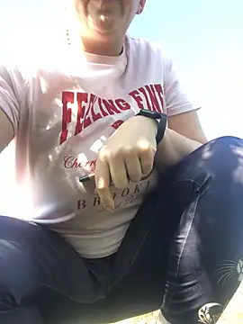 Snapshot of sexylady1983 chatting on 03.19.25 sexylady1983 online show from 03.19.25