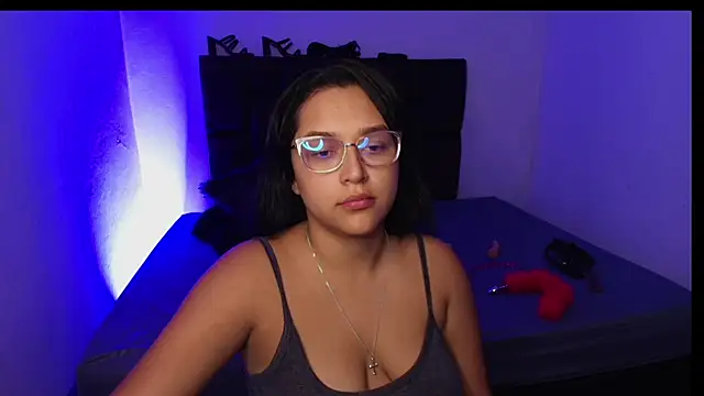 Snapshot of EmilySavvato chatting on 01.05.25 EmilySavvato online show from 01.05.25