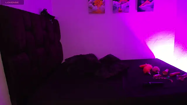 Snapshot of EmilySavvato chatting on 02.02.25 EmilySavvato online show from 02.02.25