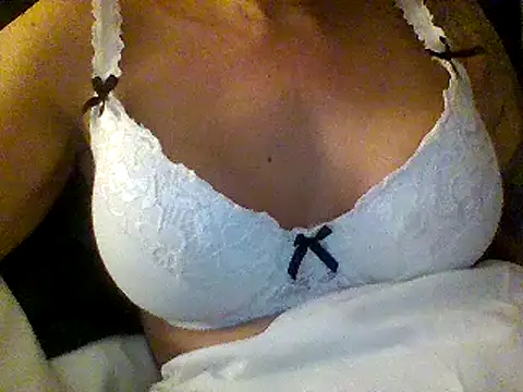 Snapshot of Fiesty_findom40 chatting on 12.07.24 Fiesty findom40 online show from 12.07.24