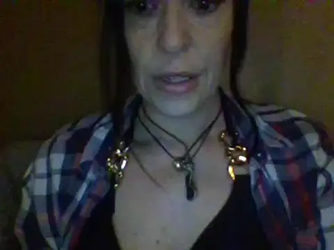 Snapshot of Fiesty_findom40 chatting on 01.23.25 Fiesty findom40 online show from 01.23.25