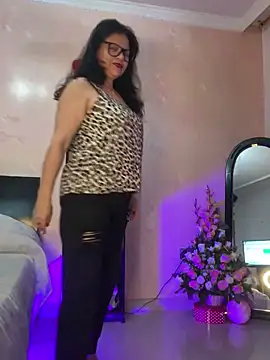 Snapshot of Sharongirl07 chatting on 02.21.25 Sharongirl07 online show from 02.21.25