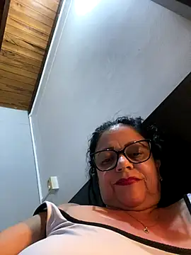 Snapshot of Sharongirl07 chatting on 10.18.25 Sharongirl07 online show from 10.18.25