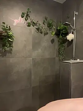 Snapshot of AdelinaAlia chatting on 10.03.25 AdelinaAlia online show from 10.03.25