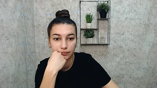 KarolinaRosse  online show from 02.15.25