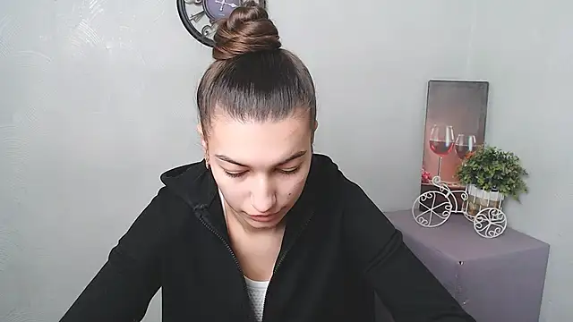 KarolinaRosse  online show from 02.19.25