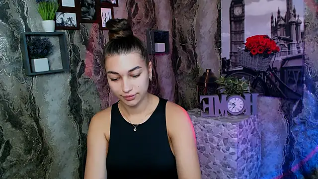 KarolinaRosse  online show from 10.28.25