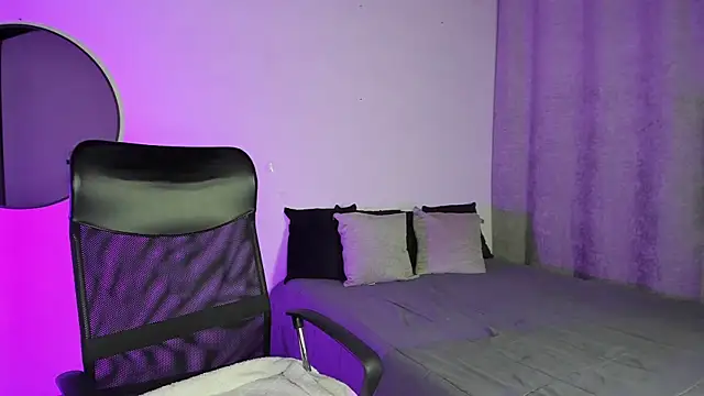 Snapshot of SaraMilf_69 chatting on 02.17.25 SaraMilf 69 online show from 02.17.25