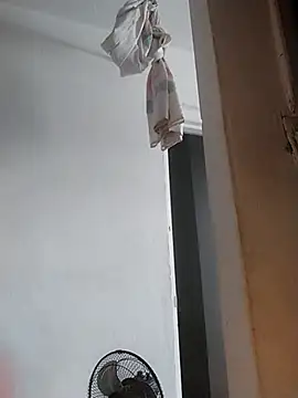 Snapshot of Y4NcA chatting on 10.02.25 Y4NcA online show from 10.02.25