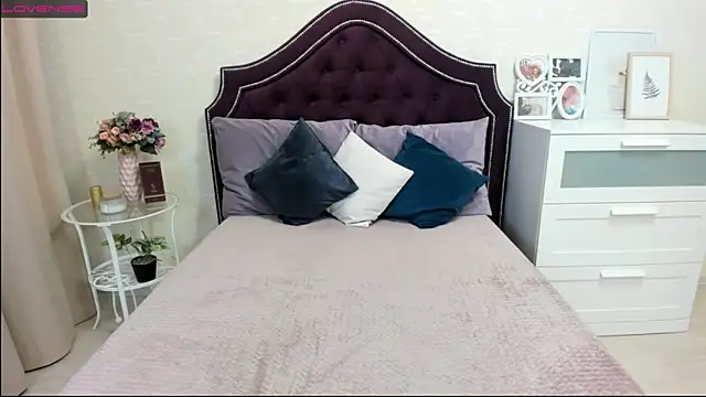 Snapshot of BettyBloom69 chatting on 02.25.25 BettyBloom69 online show from 02.25.25